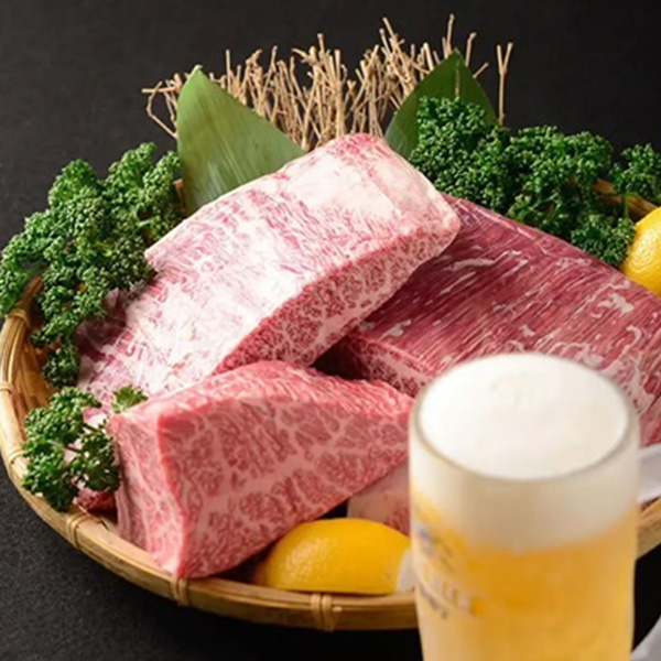 料理選りすぐりの黒毛和牛と生ホルモン！